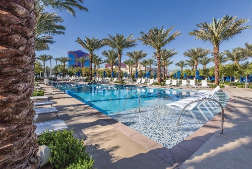 Wyndham Desert Blue image 2